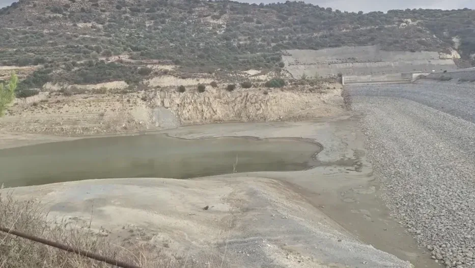 Παρά τις βροχές, κάτω από 2 εκατομ. κυβικά το νερό στο Φράγμα Φανερωμένης