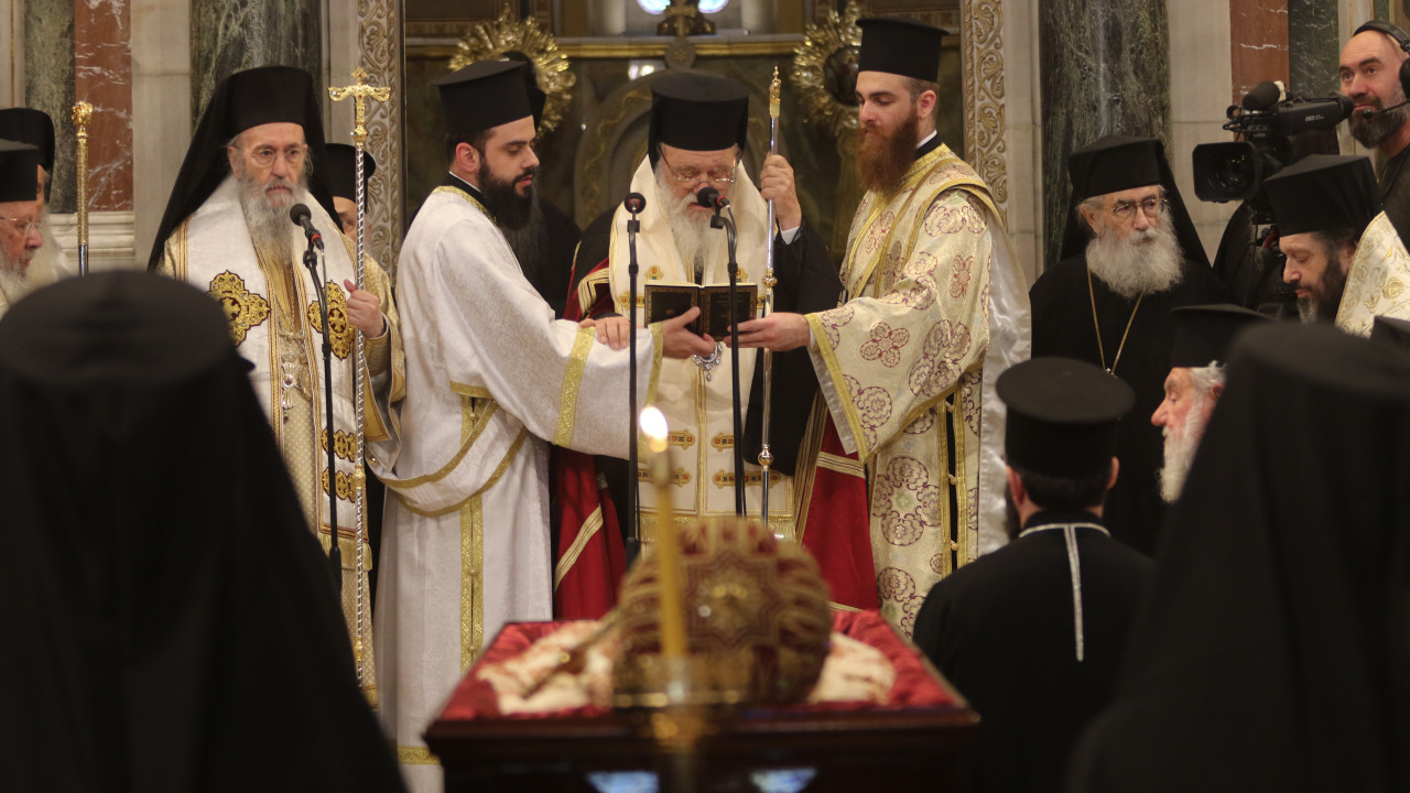 Αρχιεπίσκοπος Αλβανίας: Έως αύριο το πρωί το προσκύνημα στη Μητρόπολη