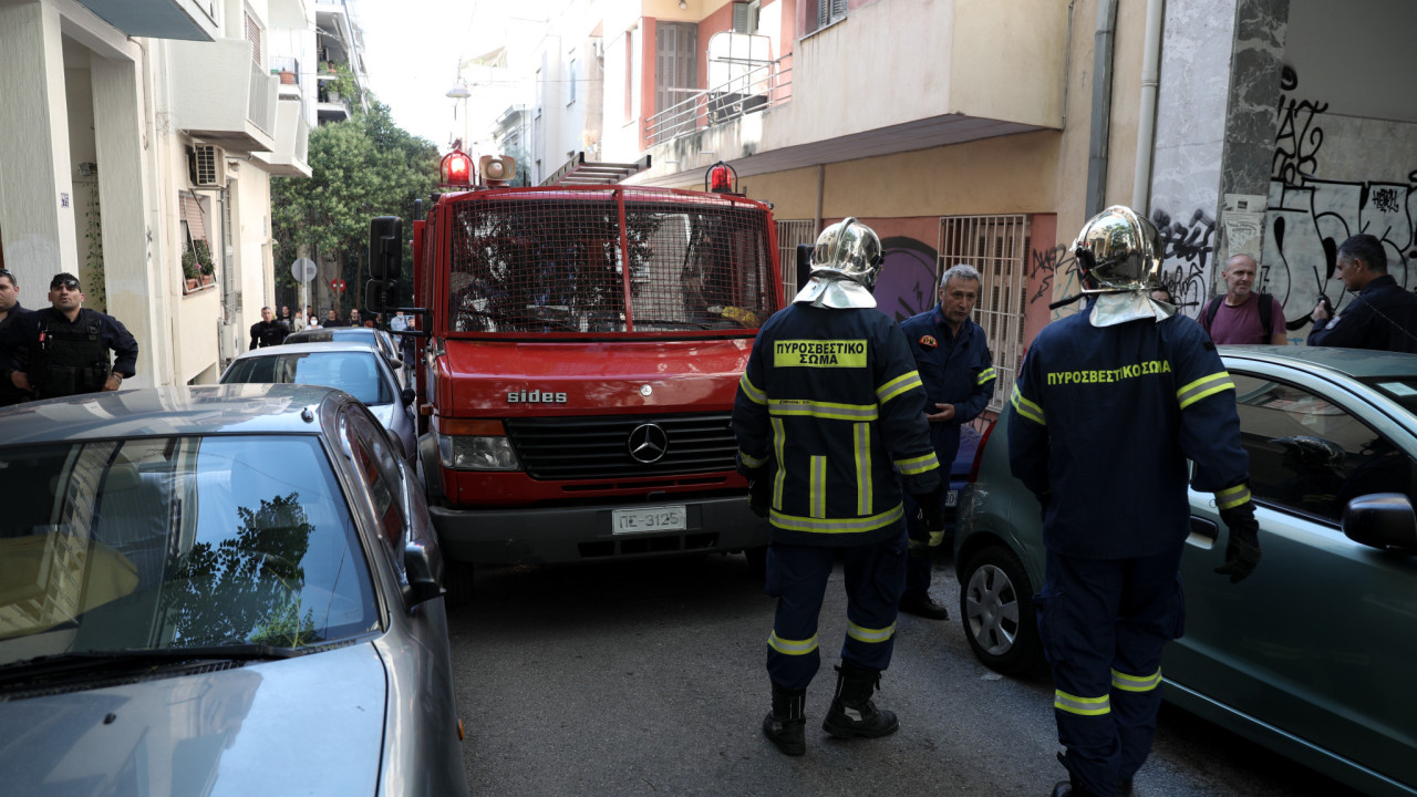 Φωτιά σε κτίριο στα Εξάρχεια – Διεκόπη η κυκλοφορία