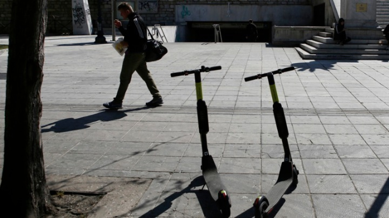 Πειραιάς: Βανδάλισαν Πατίνια | ΣΚΑΪ