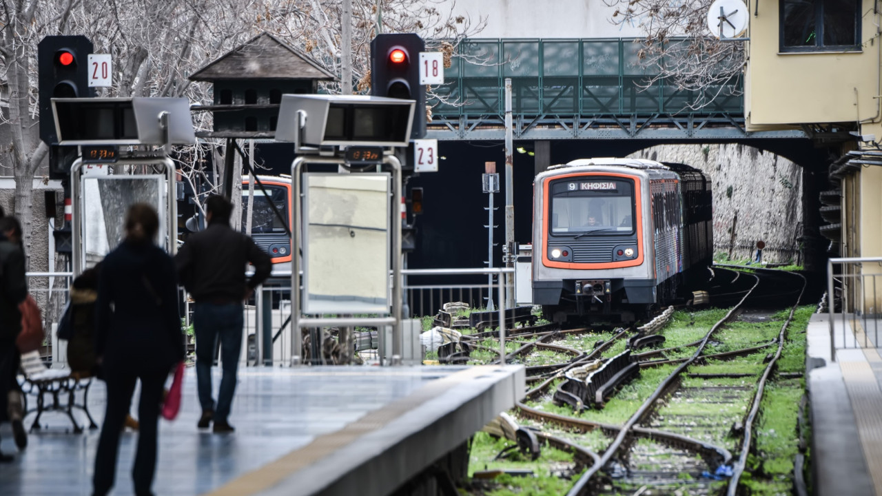 Άνοιγμα των θυρών σε εν κινήσει συρμό στον Ηλεκτρικό – Παρέμβαση εισαγγελέα