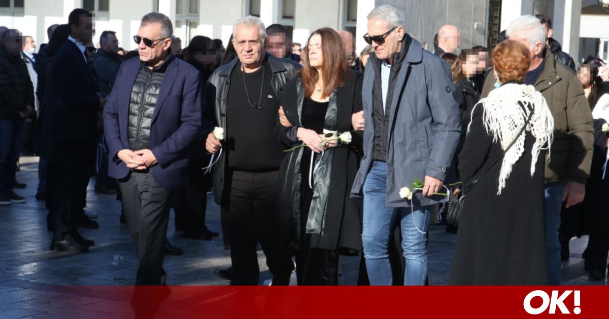 Κηδεία Μαργαρίτας Οικονομοπούλου: Τραγικές φιγούρες οι γονείς της και η αδελφή της