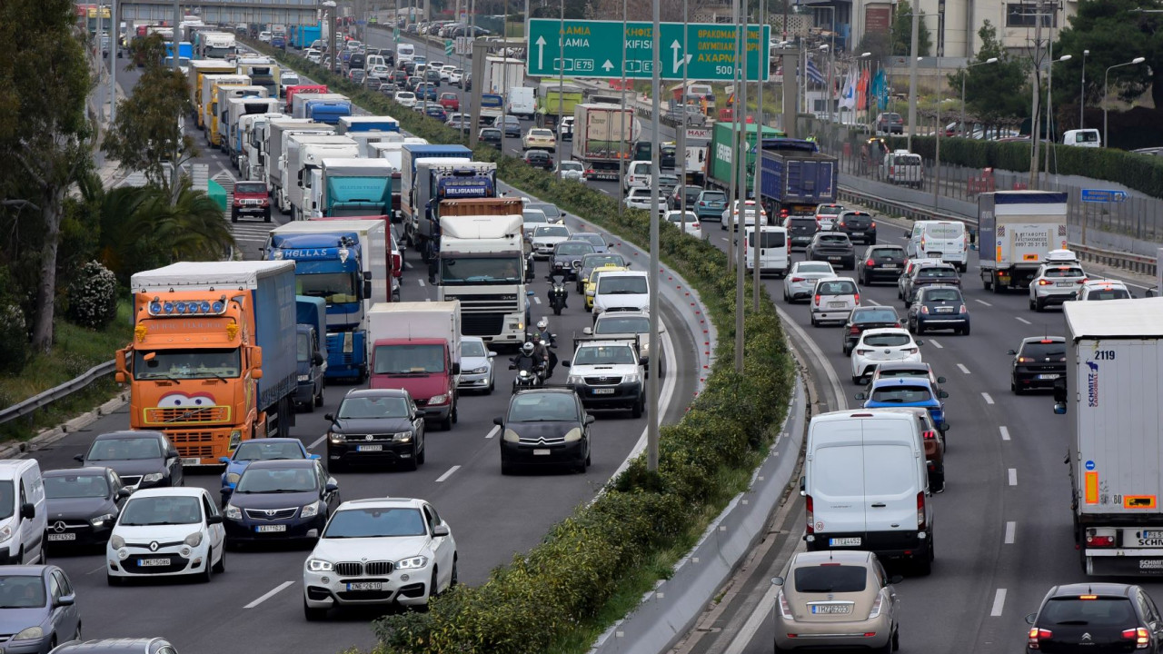 Κυκλοφοριακό στην Αθήνα: 30 λεπτά για 10 χιλιόμετρα – Οι προτάσεις των συγκοινωνιολόγων