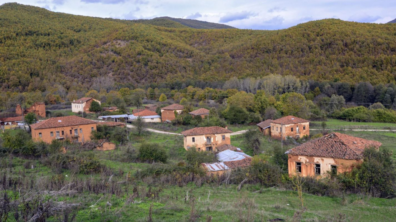 Οδοιπορικό στα εγκαταλελειμμένα Κορέστεια | ΣΚΑΪ