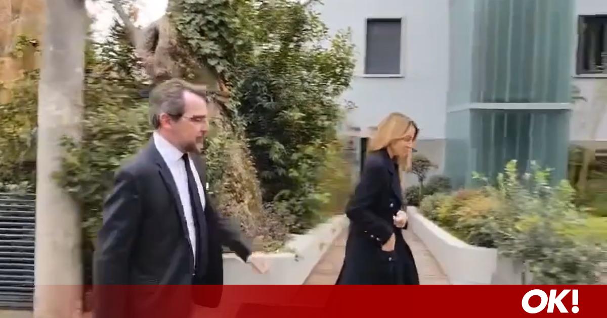 Η διακριτική παρουσία στο πλευρό του Νικόλαου Ντε Γκρες στο τρισάγιο για τον τέως βασιλιά Κωνσταντίνο