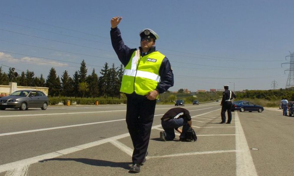 Χανιά: “Τσουχτερά” πρόστιμα σε Βρετανό που οδηγούσε επικίνδυνα στον ΒΟΑΚ (video)