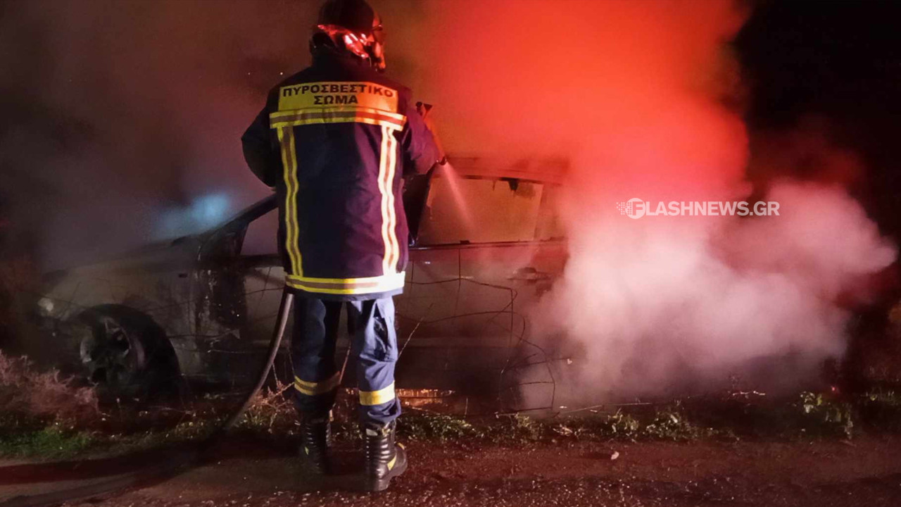 Χανιά: Αυτοκίνητο έπεσε σε χωράφι και τυλίχτηκε στις «φλόγες»