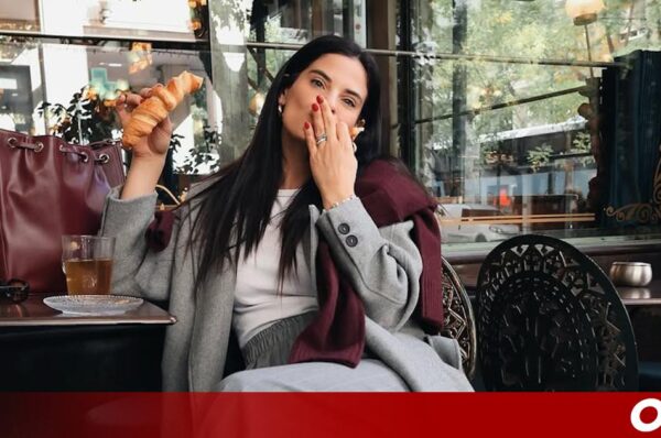 Το απόλυτο grey outfit της influencer είναι η τέλεια ιδέα για βόλτες και επαγγελματικά ραντεβού