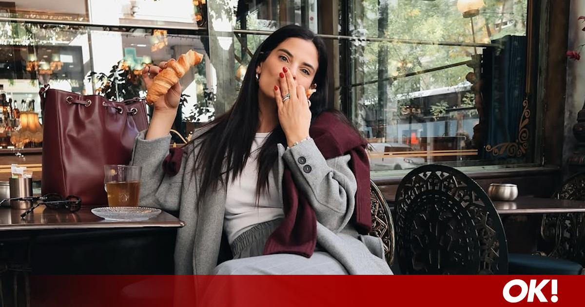 Το απόλυτο grey outfit της influencer είναι η τέλεια ιδέα για βόλτες και επαγγελματικά ραντεβού