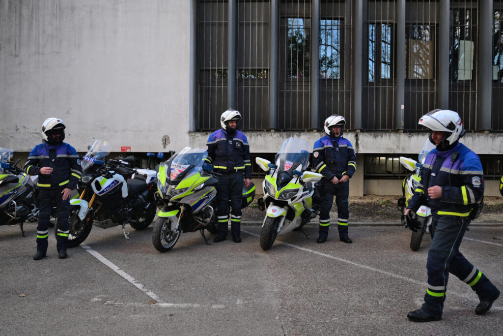 Γαλλία: Άνδρας οπλισμένος με σπαθιά τραυματίστηκε από σφαίρα αστυνομικού – Οι αρχές αποκλείουν το ενδεχόμενο τρομοκρατίας