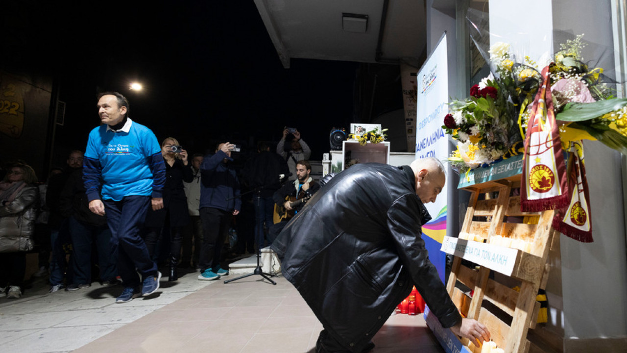 Θεσσαλονίκη: Δεκαεννέα κεριά στη μνήμη του ‘Αλκη Καμπανού