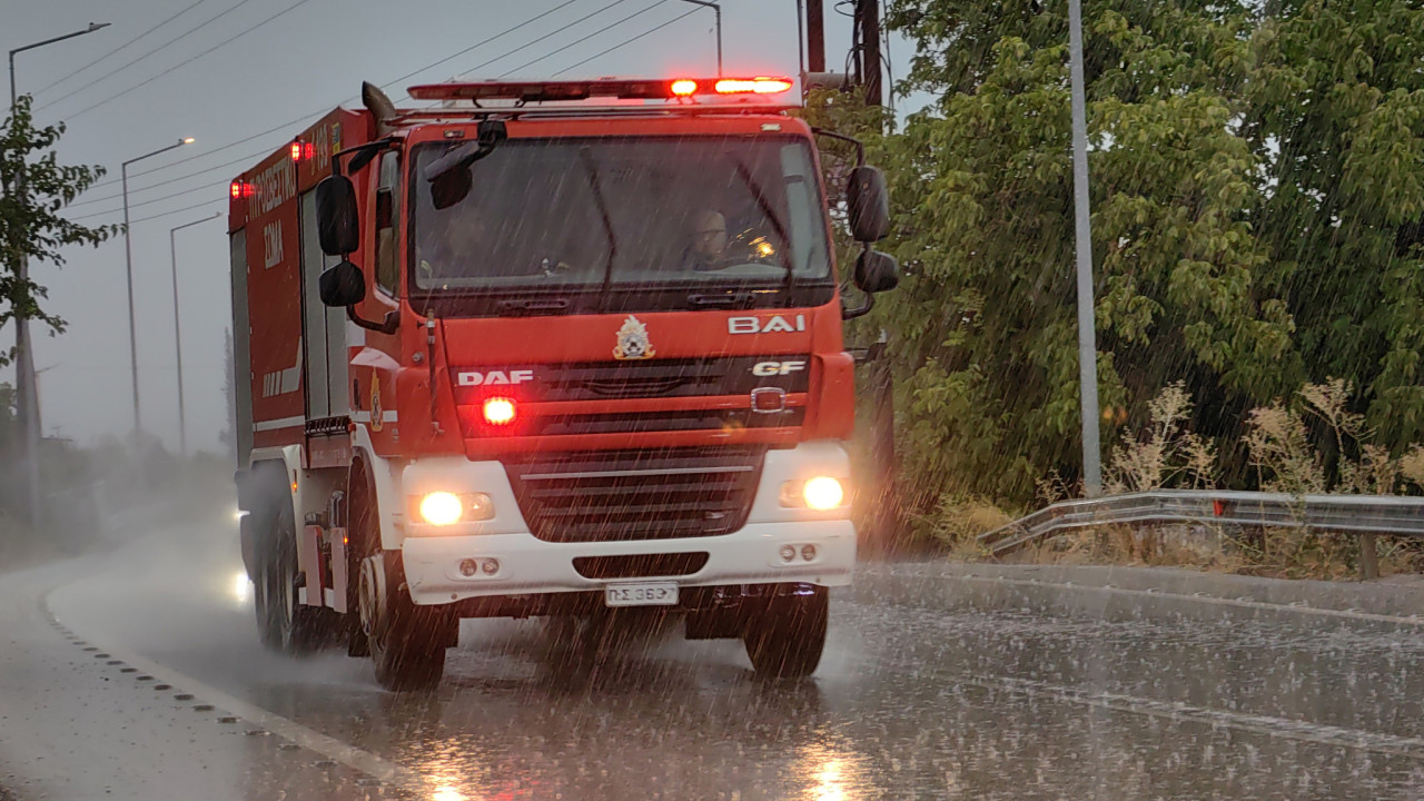 Σφοδρή βροχόπτωση και στην Εύβοια – Προβλήματα στην ηλεκτροδότηση