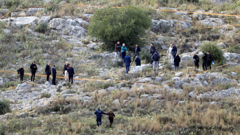 Υπόθεση Β. Καλογήρου: Στην Εισαγγελία Λάρισας οι γονείς και ο θείος του για να καταθέσουν