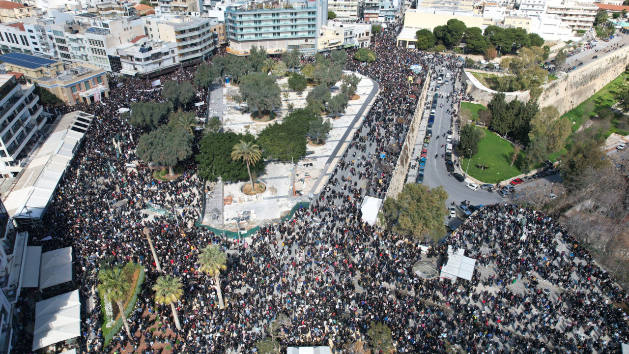 Τέμπη – Ηράκλειο Κρήτης: Μεγαλειώδης συγκέντρωση – Ένταση στο τέλος