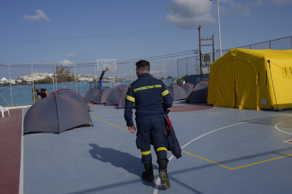 Στο ρυθμό των Ρίχτερ οι Κυκλάδες – Νέος σεισμός 4,9 τα ξημερώματα: Επιφυλακή των αρχών – Κλειστά σχολεία σήμερα σε Θήρα, Ανάφη, Ίο, Αμοργό, Τήνο