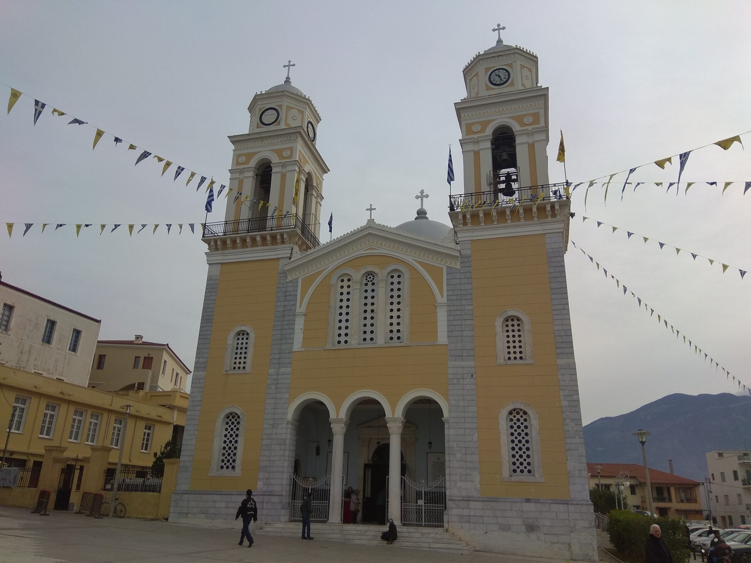 Live από την Καλαμάτα το Πολυαρχιερατικό Συλλείτουργο προς τιμήν της πολιούχου Παναγίας Υπαπαντής