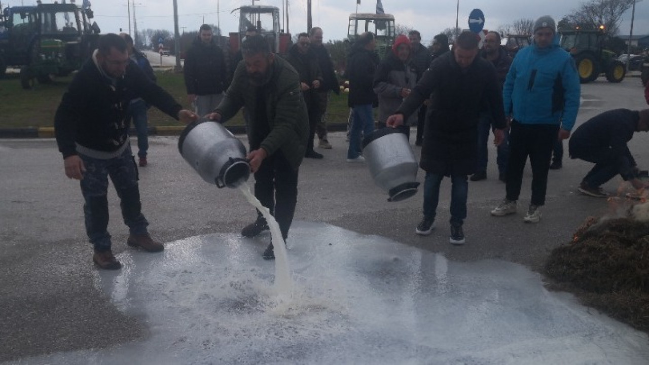 Τρίκαλα: Συμβολικός αποκλεισμός του κόμβου Μεγαλοχωρίου από αγρότες