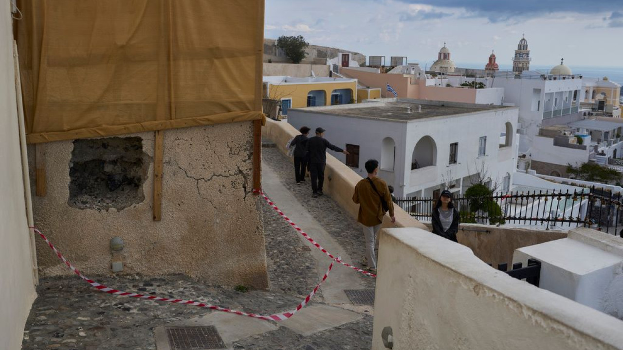 Σαντορίνη: Επικαιροποιήθηκαν τα έκτακτα μέτρα λόγω σεισμών