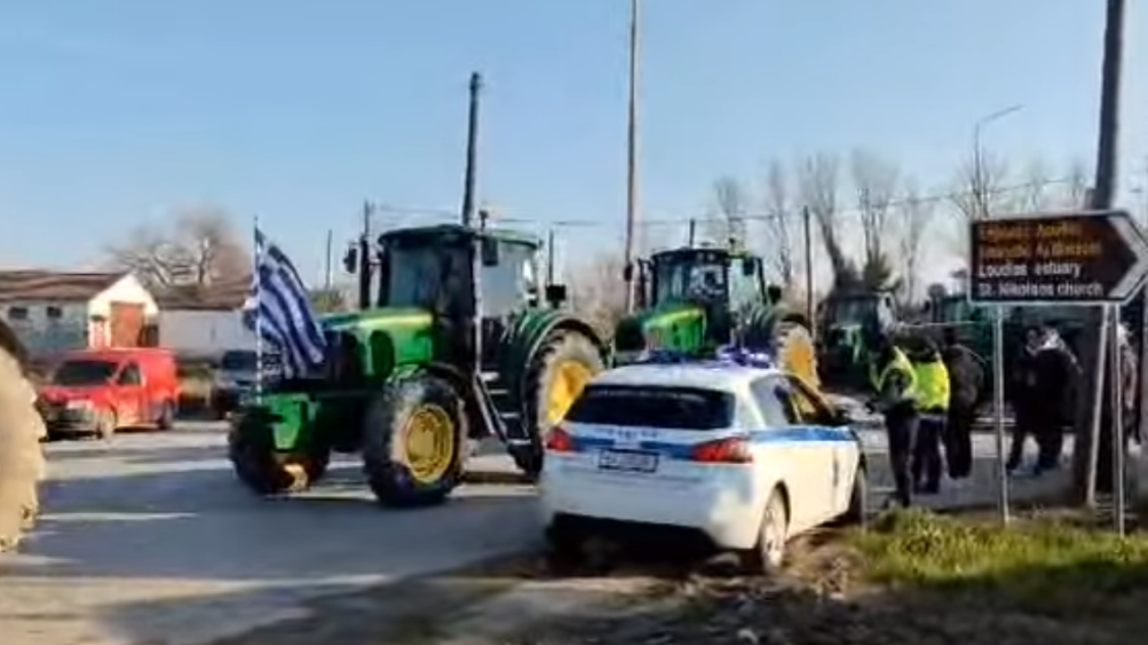 Θεσσαλονίκη: Ξεκίνησαν οι αγρότες με τα τρακτέρ τους και μαύρες σημαίες από τα Μάλγαρα – Δείτε βίντεο