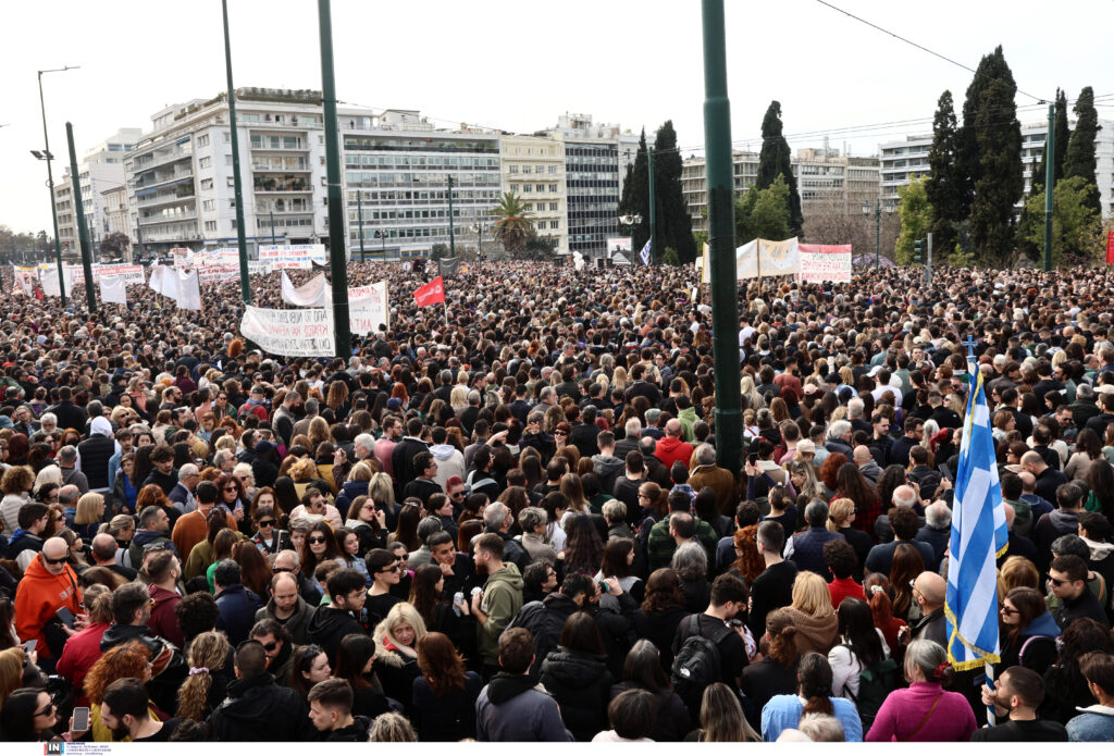 Δυο χρόνια από τα Τέμπη: Πανελλαδική απεργία στη μνήμη των νεκρών – Συλλαλητήρια σε όλη τη χώρα, τι ισχύει για τις μετακινήσεις