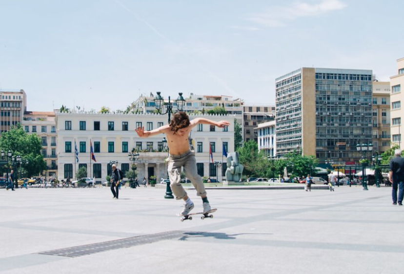 Η πλατεία Κοτζιά μεταμορφώθηκε σε ένα απέραντο skatepark – Δείτε στιγμιότυπα από τον κορυφαίο διαγωνισμό σκέιτμπορντ της Ευρώπης