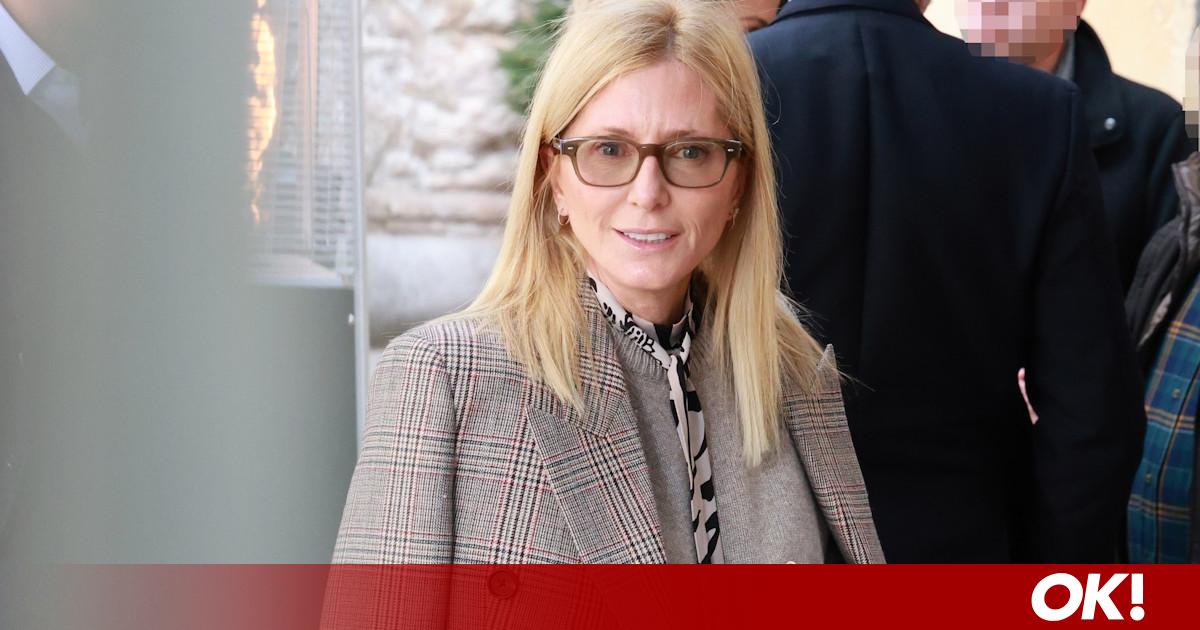 Με λευκές γόβες Prada και Hermès Birkin τσάντα στην πρόβα γάμου του Νικόλαου Ντε Γκρες