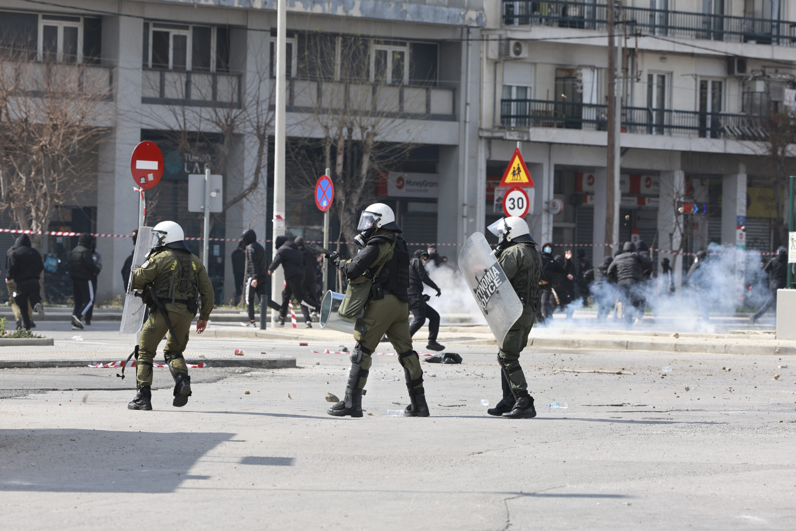 Θεσσαλονίκη: Μία σύλληψη και 45 προσαγωγές μετά το τέλος της πορείας για τα Τέμπη