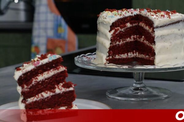 Το απόλυτο red velvet κέικ για την ημέρα των ερωτευμένων!