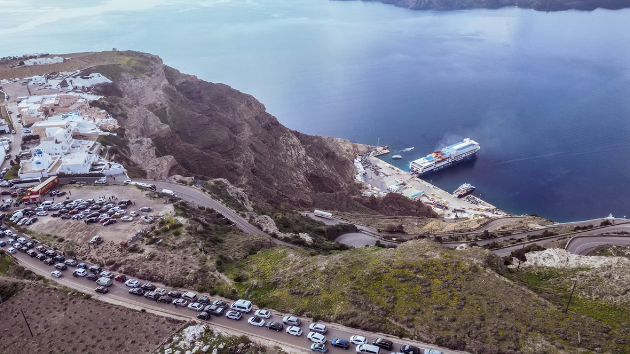 Σαντορίνη: Τοποθέτηση σεισμογράφων στη θάλασσα – Δείτε βίντεο