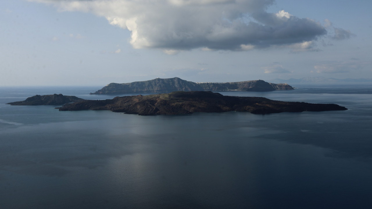 Σαντορίνη – Σεισμική δραστηριότητα: Τι προβληματίζει – Η καθηγήτρια γεωλογίας Νομικού εξηγεί