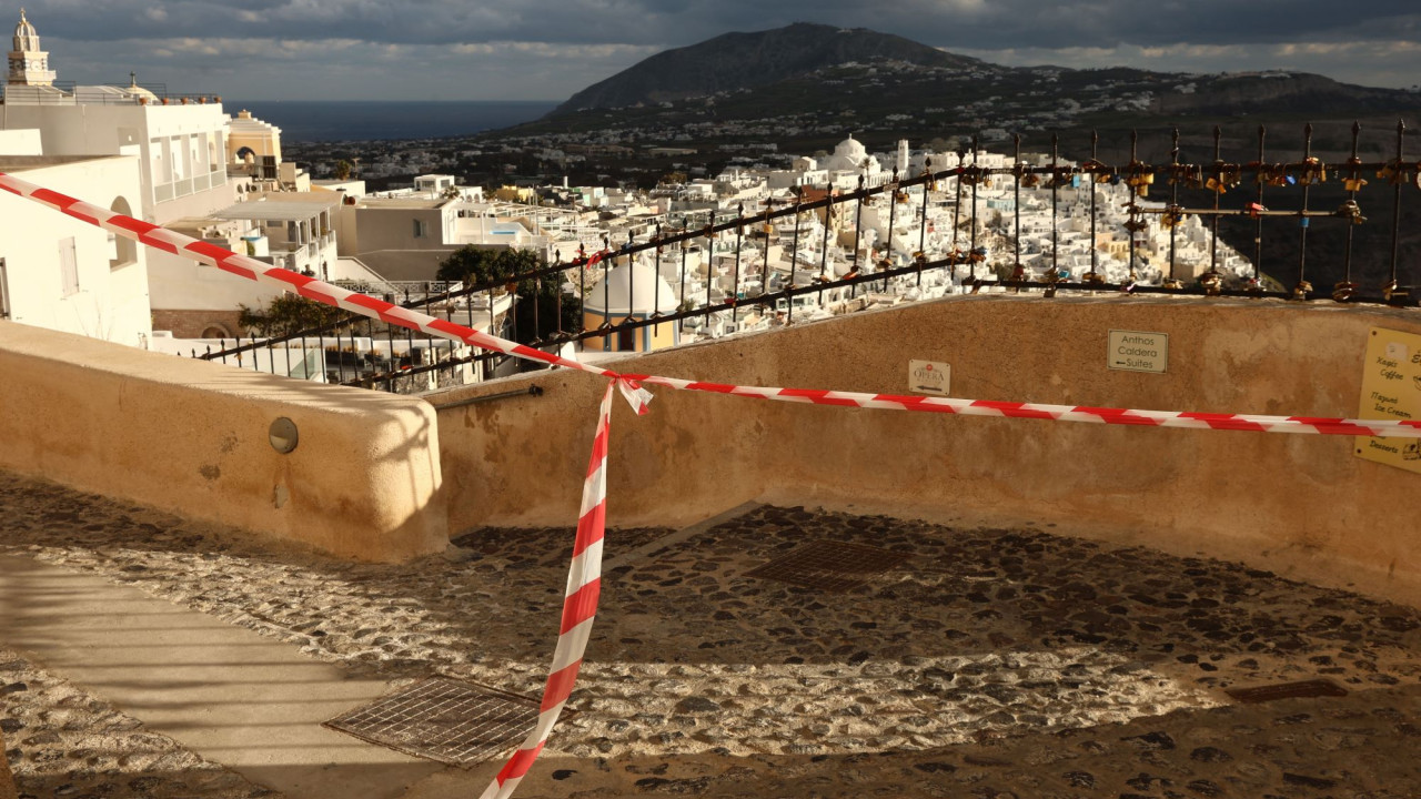 Σαντορίνη: Mέχρι 4,4 Ρίχτερ τη νύχτα – Συνεδριάζουν οι επιτροπές σεισμικού και ηφαιστειακού κίνδυνου