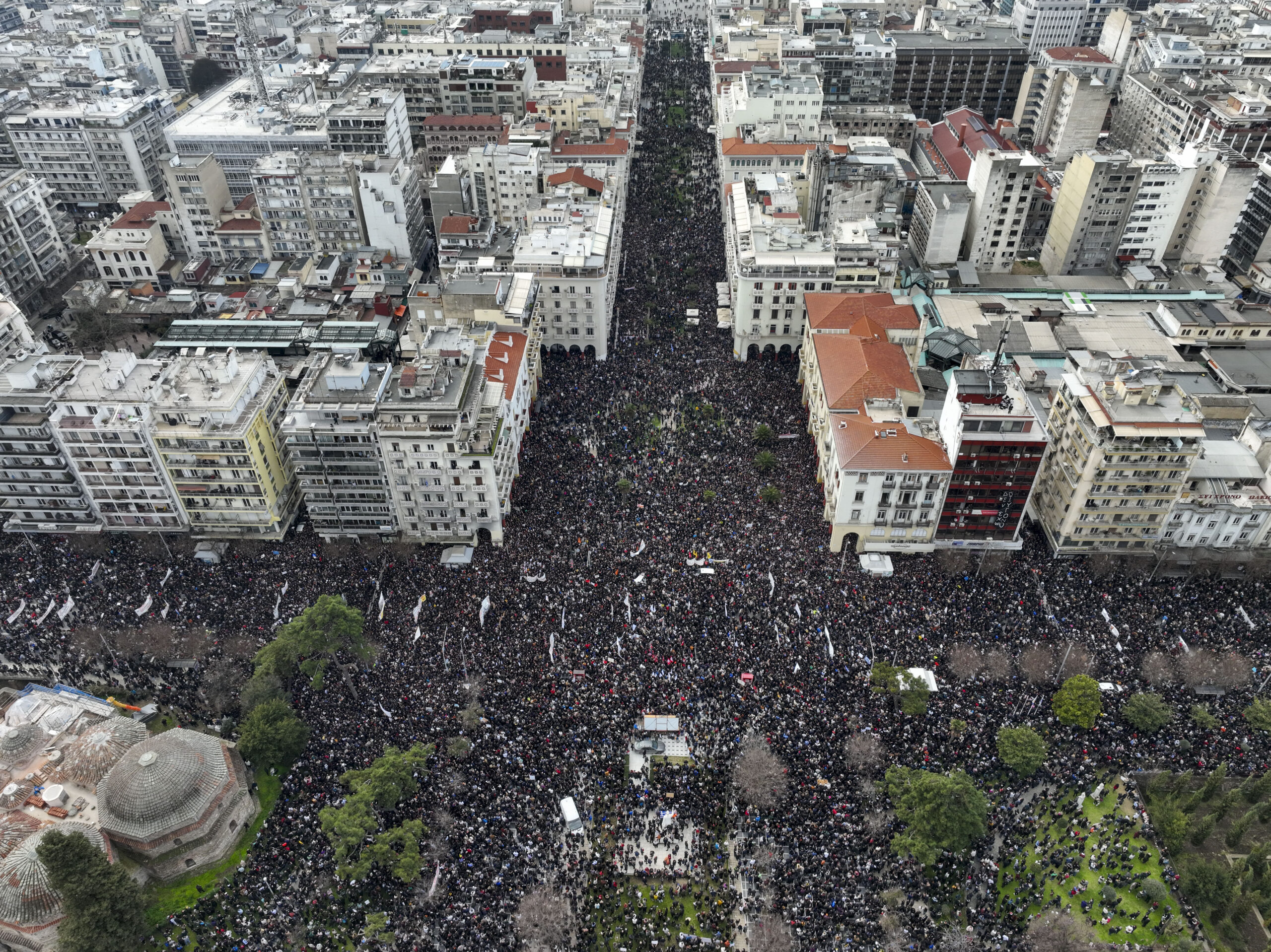 Θεσσαλονίκη: Ολοκληρώθηκε το συλλαλητήριο για τα δύο χρόνια από το δυστύχημα των Τεμπών – Μαζική η συμμετοχή του κόσμου