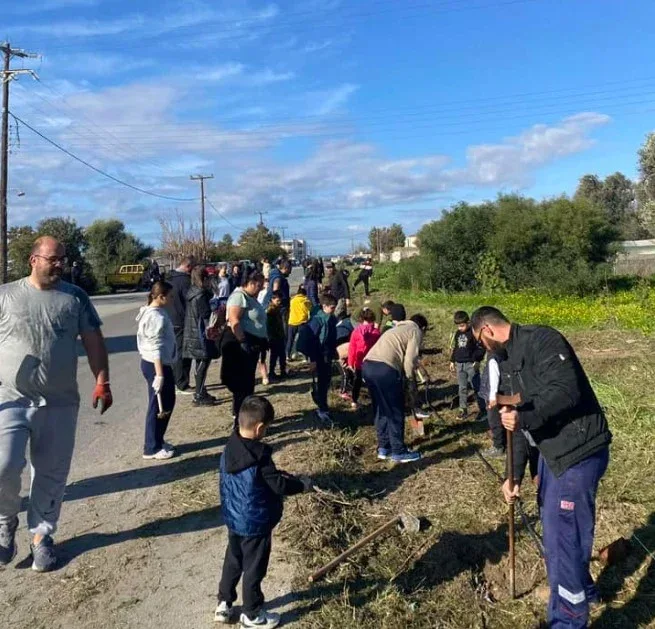 Μικροί μεγάλοι συμμετείχαν στην  δράση δεντροφύτευσης στο Τυμπάκι (Φωτο)