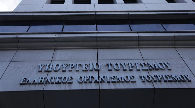 Υπ. Τουρισμού για την ανέγερση ξενοδοχείου στο Σαρακήνικο Μήλου: Η όποια εμπλοκή ή παράλειψη να αναζητηθεί στην Πολεοδομία