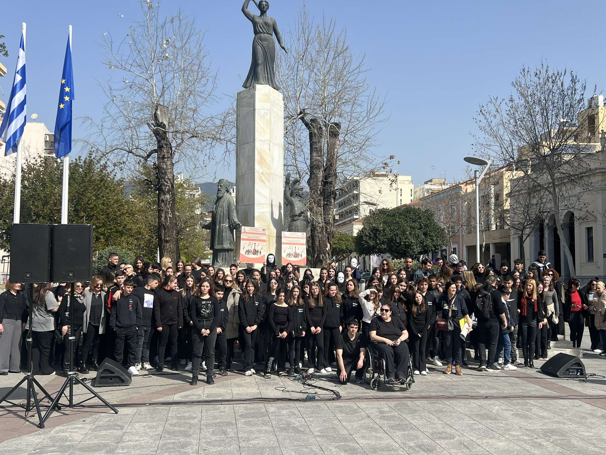 Καλαμάτα: Μαθητές από 8 σχολεία της Μεσσηνίας ένωσαν τις φωνές τους τραγουδώντας ενάντια στον σχολικό εκφοβισμό (βίντεο)