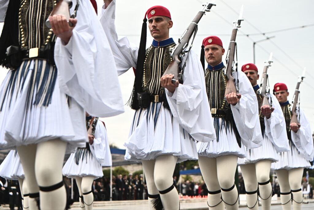 Ολόκληρη η στρατιωτική παρέλαση της 25ης Μαρτίου στην Αθήνα (video)