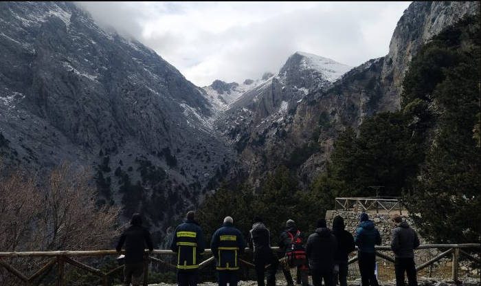 Χανιά: Σηκώνεται ελικόπτερο για τη μεταφορά της σορού του 21χρονου Γιόχαν – Συγκλονιστικές εικόνες από το σημείο που βρέθηκε (Φωτο)