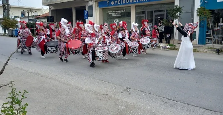 Καρναβάλι Δήμου Φαιστού στο Τυμπάκι – Βίντεο και Φωτογραφίες από τη μεγάλη Καρναβαλική Παρέλαση