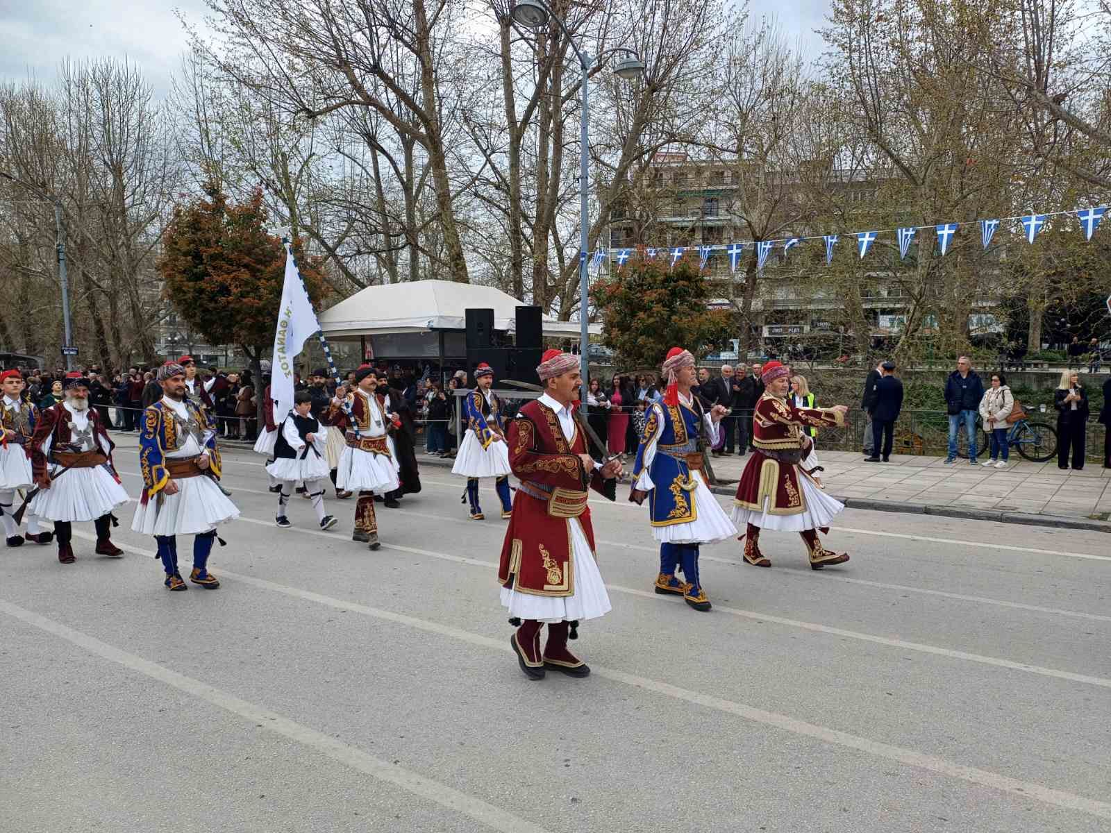 Λαμπρές εκδηλώσεις για την 25η Μαρτίου στα Τρίκαλα